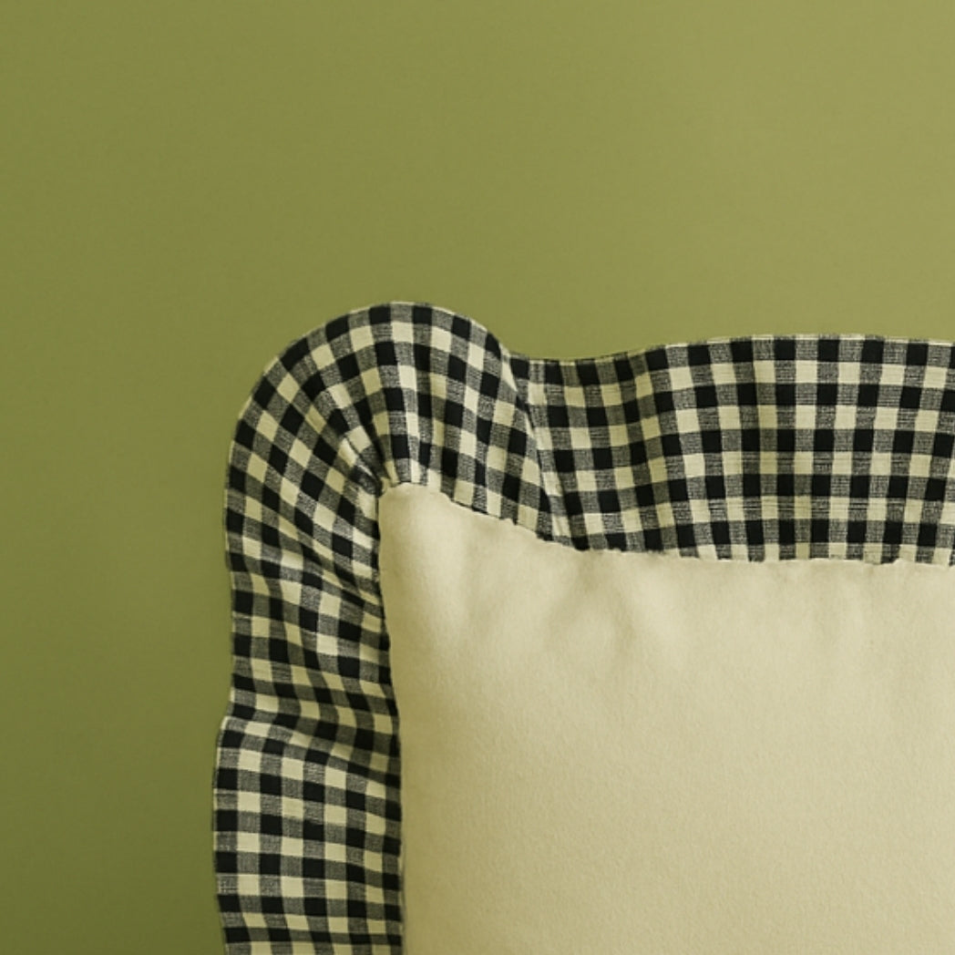 Siyah Pötikare Fırfırlı Ekru Kare Kırlent Kılıfı Homerest